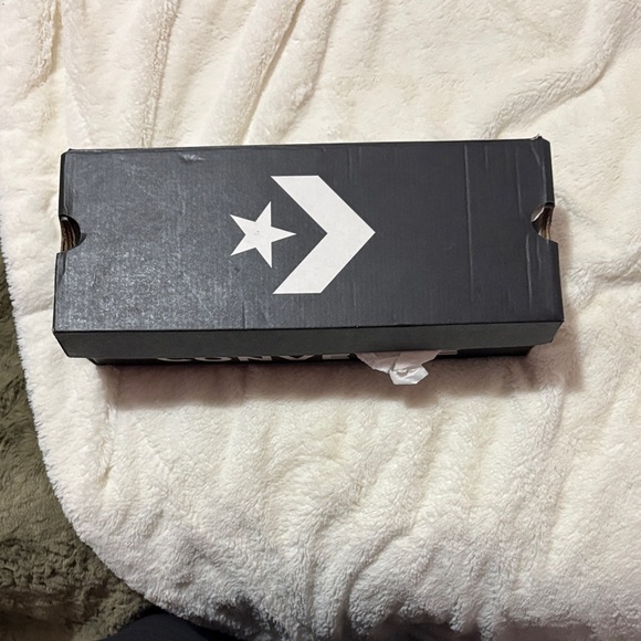 White High-Top Convers with Red Accent - Picture 4 of 4